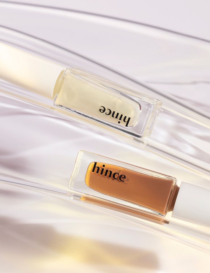 원하는 만큼 레이어드해 컬러 농도를 조절할 수 있는 글로 업 네일 컬러 펄리 글로우, 소프트 밸런스, 각 1만2천원, Hince.