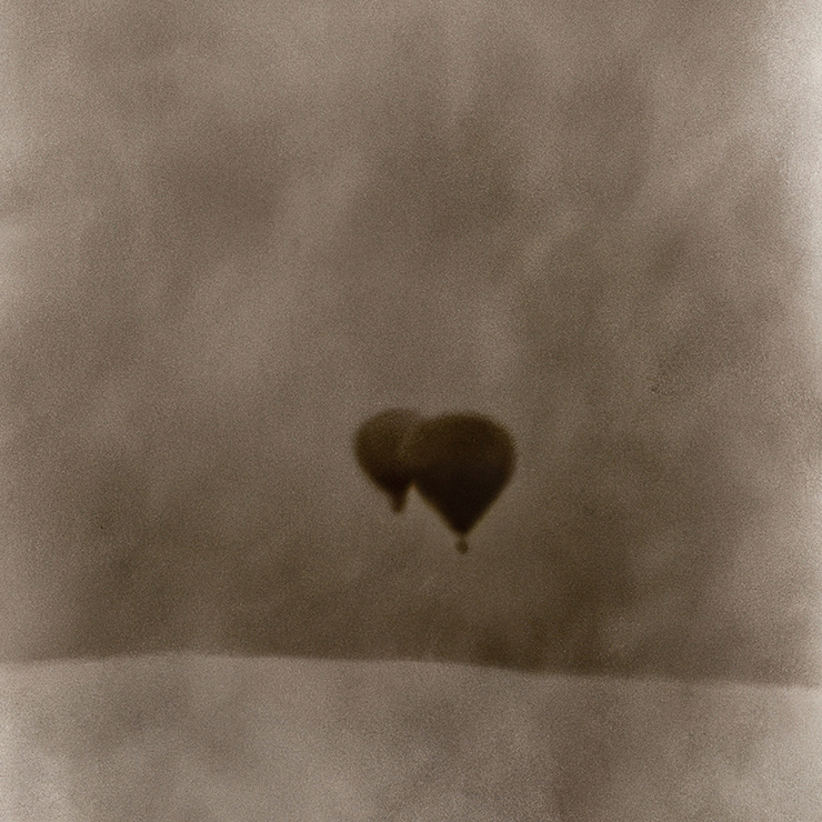 뉴욕 가고시안 갤러리에 전시 중인 베넷 밀러의 AI 작품 <무제> 시리즈.