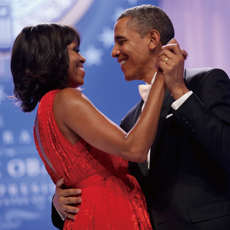 로펌에서 직장 선후배로 만난 미셸과 버락 오바마. 오바마의 데이트 신청으로 연애를 시작해 1992년에 결혼했다. 서로를 가족이자 최고의 동료, 베스트 프렌드라 칭하는 이들은 요즘도 SNS를 통해 달콤한 메시지를 주고받는다.