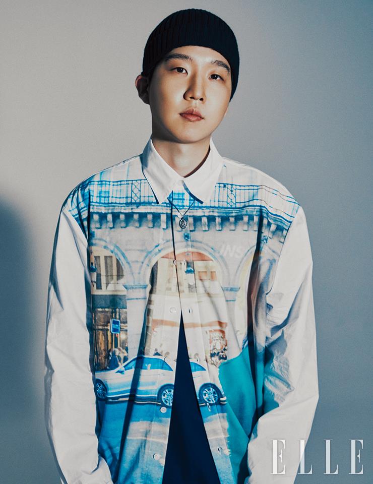  코스믹보이가 입은 프린트 셔츠는 The Museum Visitor. 팬츠는 Levi’s. 비니는 Beaker. 목걸이는 스타일리스트 소장품.