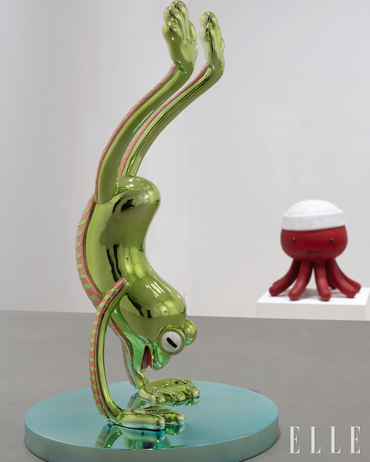 뛰어노는 개구리를 형상화한 ‘Play-Upside Down’과 중국 심천에서 작업한 ‘Kraken’을 축소한 작품.