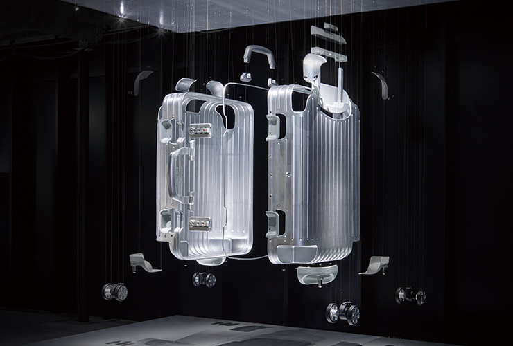 알루미늄 러기지를 구성하는 220개의 부품.