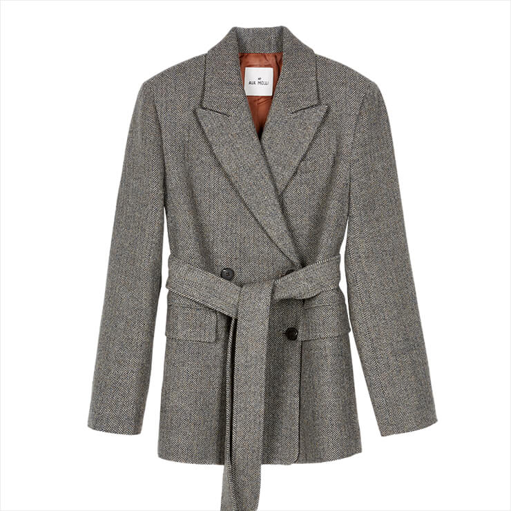 헤링본 소재가 클래식한 분위기를 자아낸다. 21만8천원, Ava Molli.