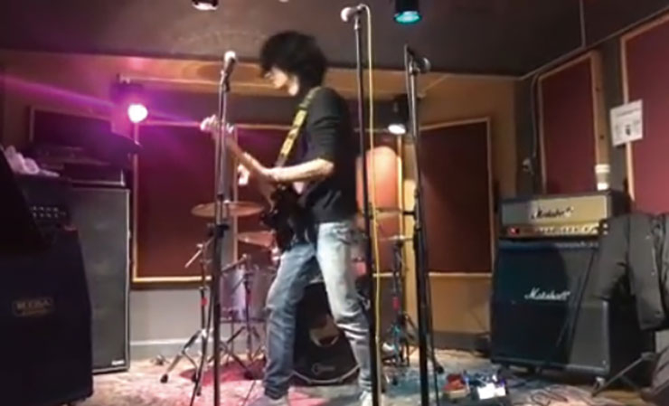 최근 ’18 Miles’라는 밴드를 결성했다. 아직 멤버를 모집 중이다. 