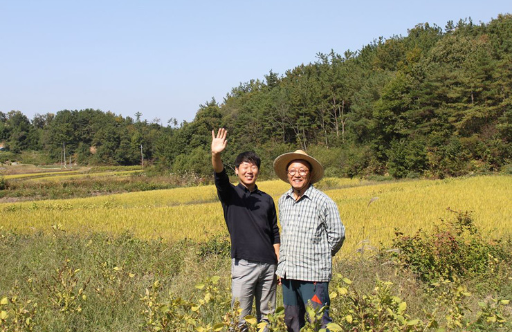 농사펀드 박종범 대표는 매월 5~8명의 농부를 직접 만나고 홈페이지를 통해 한 명씩 소개하고 있다.