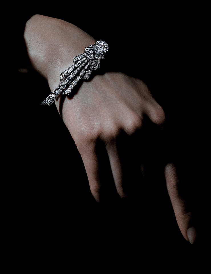 브레이슬렛으로 연출한 알뤼르 쎌레스테 네크리스.