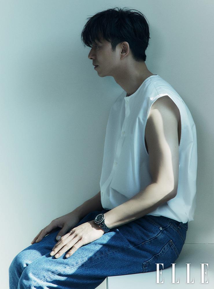 스틸 소재 단방향 회전 베젤을 적용한 J12 블랙 워치는 Chanel Watches.