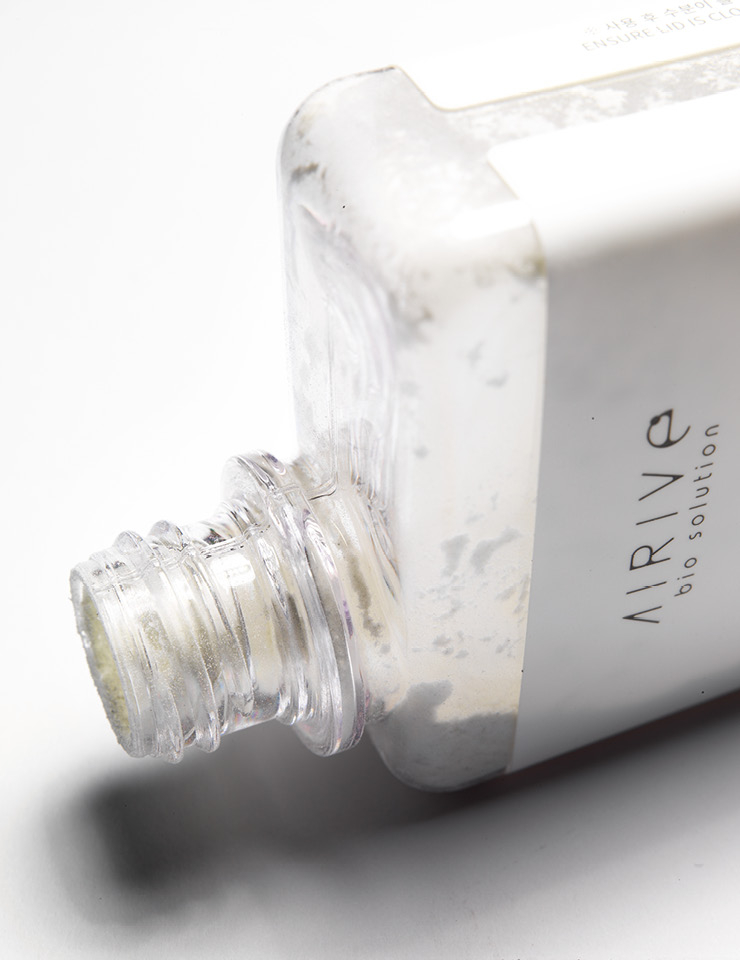 수소 파우더와 물이 만나 수소를 발생시키는 원리를 적용해 수소 스파 효과를 경험할 수 있는 파우더 타입의 에어리 스킨 스파 클렌저, 진정 & 보습, 3만9천원, Airive.