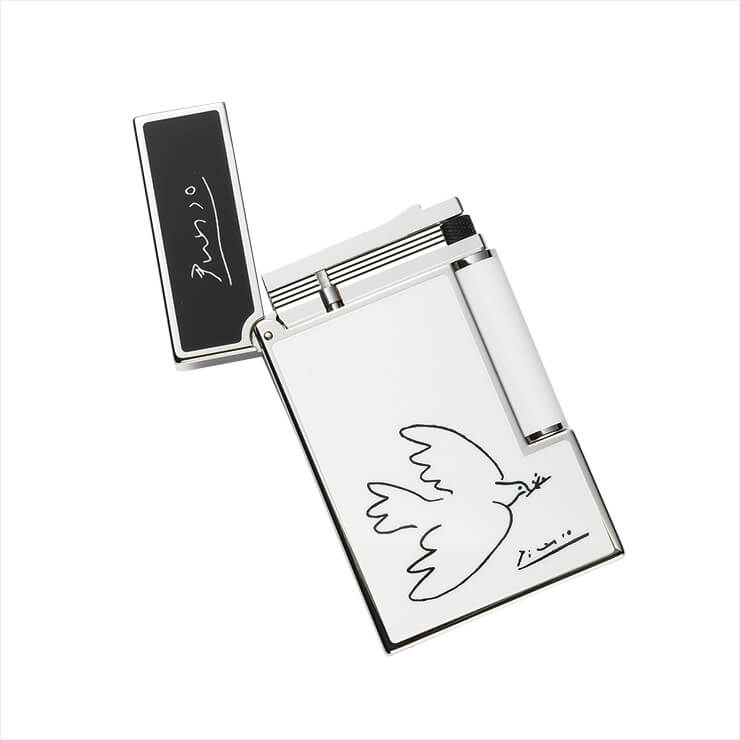 모던한 라이터는 2백99만원, S.T. Dupont Paris.