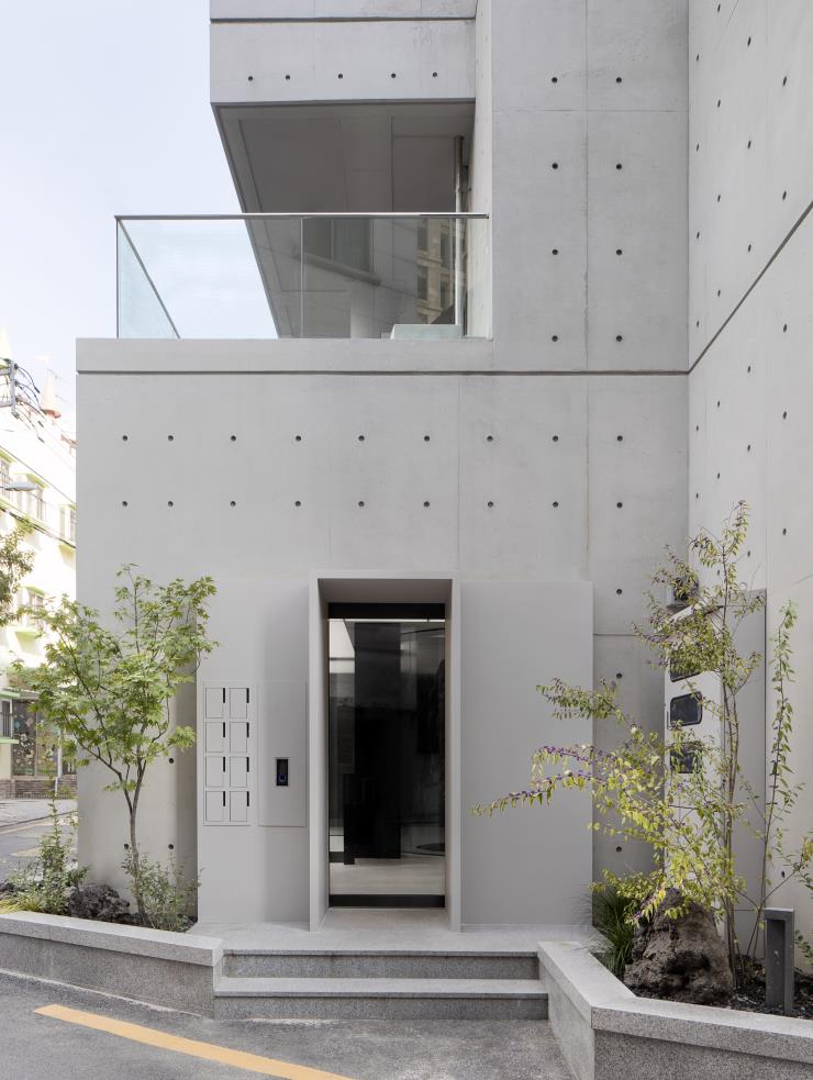 실내로 들어가는 출입문