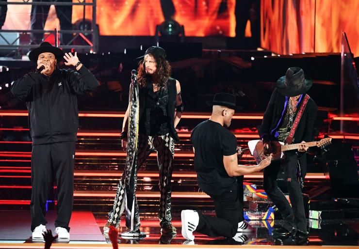 2020 그레미 어워드 무대에서, 에어로스미스와 런 디엠시.