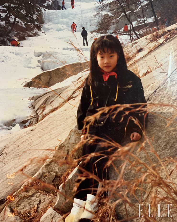 동네 뒷산 북한산에 오르던 어린 시절의 모습.
