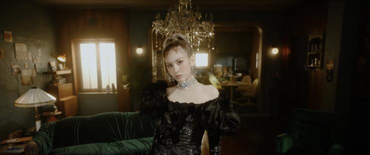 SOMI - 'What You Waiting For' M/V에서 캡쳐.