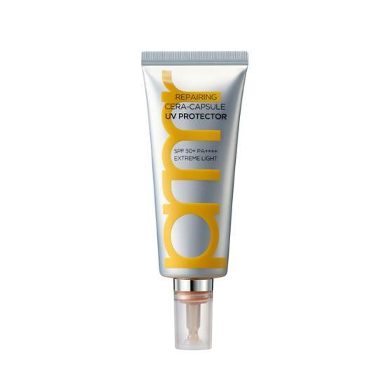 프리메라 리페어링 세라 캡슐 UV 프로텍터 SPF 50+/PA ++++ - 수많은 세라마이드 캡슐이 손상된 피부 장벽을 81.16% 회복시키며 72시간 보습력 지속을 임상시험으로 검증했다. 유기 40mL 3만 4천 원.