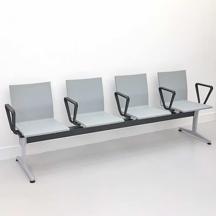 최소한의 면과 선으로 구현한 디자인을 선보이는 마틴 반 세브렌 디자인의 .04 빔 시팅.