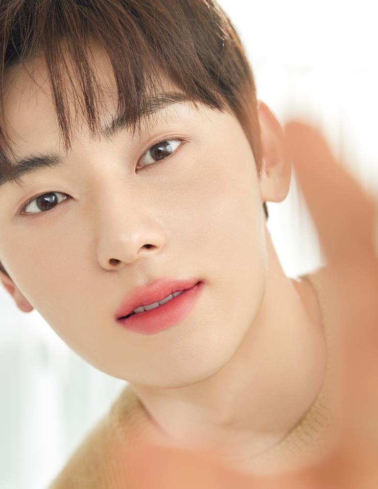 황민현 X 이니스프리