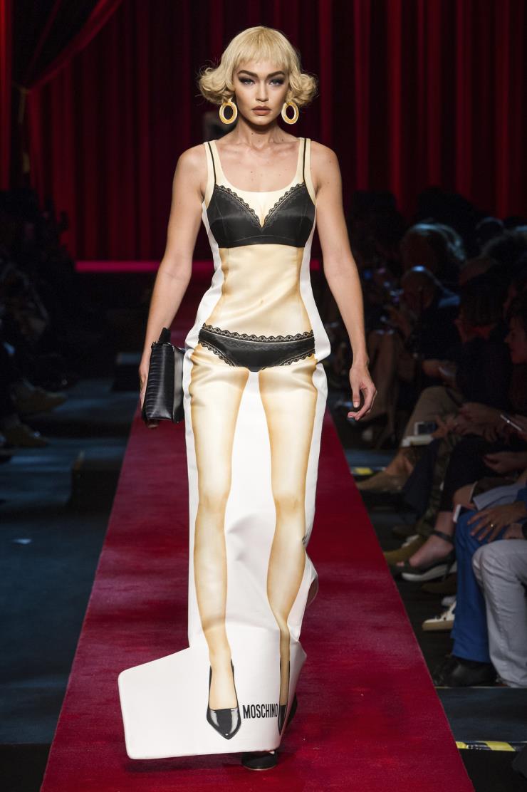 2017 S/S 모스키노 컬렉션. ⒸIMAXtree.com