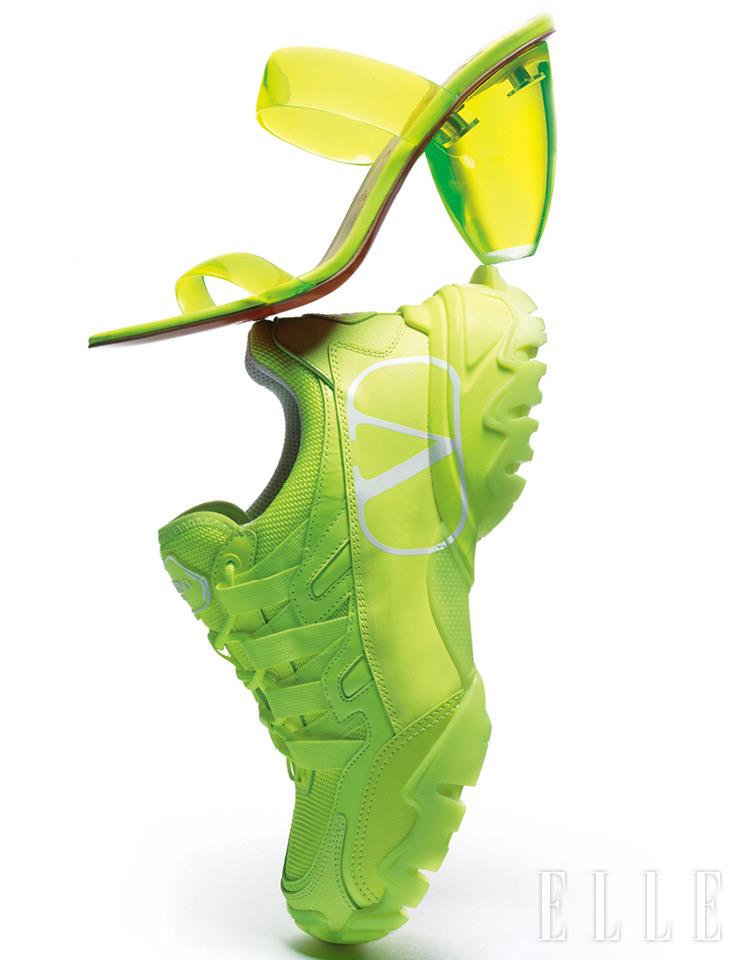 아크릴 소재의 뮬은 가격 미정, Christian Louboutin. 네온 컬러의 패브릭과 송아지가죽이 믹스된 스니커즈는 1백17만원, Valentino Garavani.