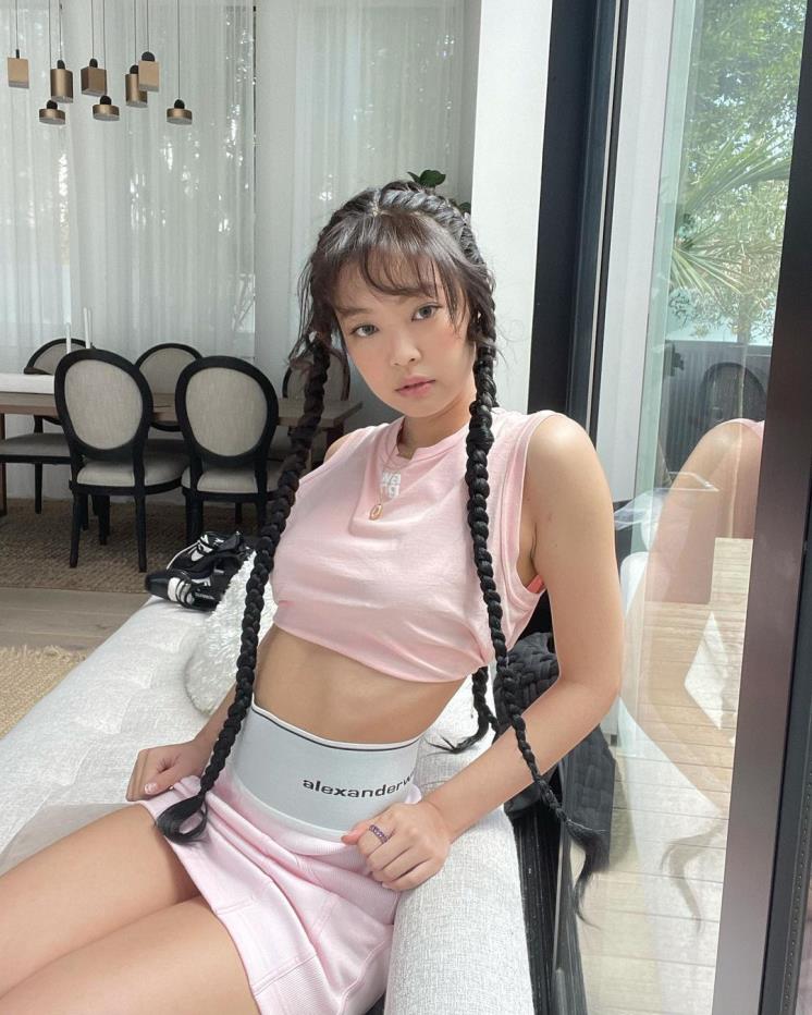@jennierubyjane