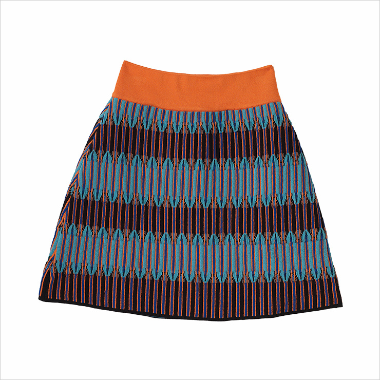 멀티 컬러의 미니스커트는 70만원대, Tod’s.