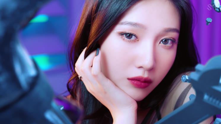 출처 레드벨벳 <퀸덤> MV 캡처