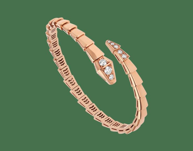 섬세한 셰이프가 돋보이는 브레이슬렛은 9백만원대, Bvlgari.
