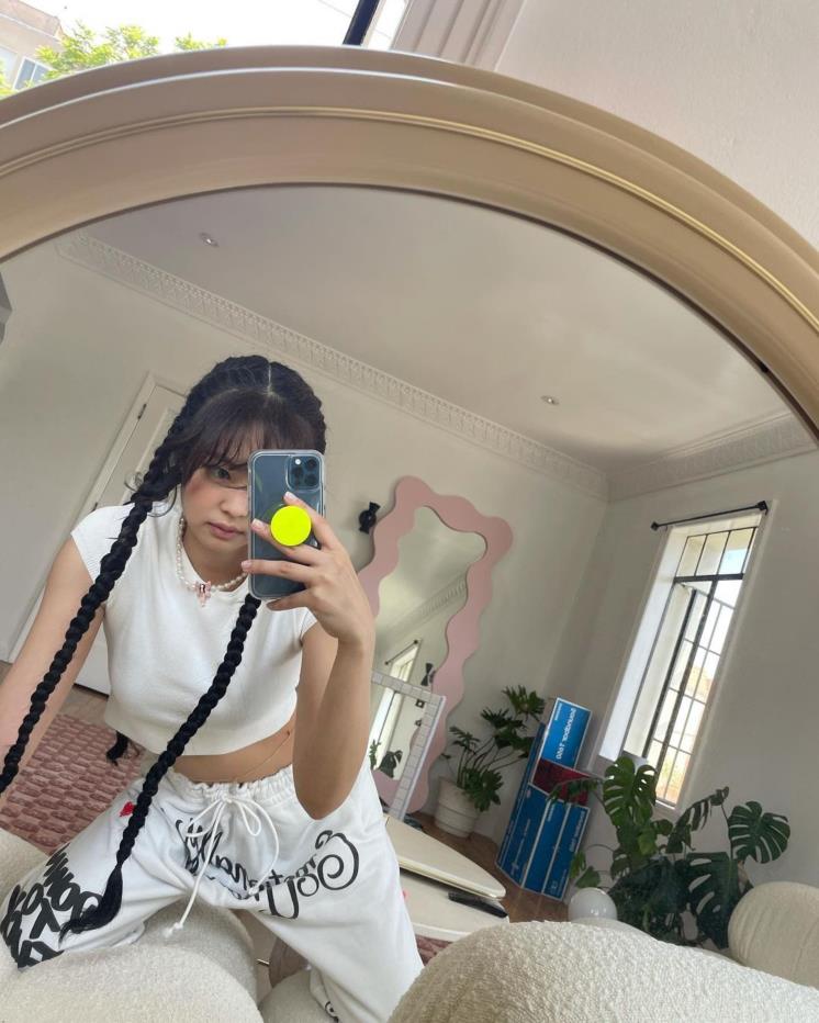 @jennierubyjane