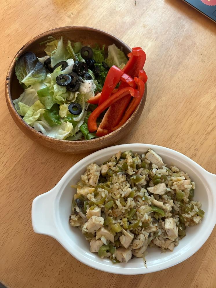 할라피뇨와 피망, 마늘로 감칠맛을 살린 닭가슴살 볶음밥