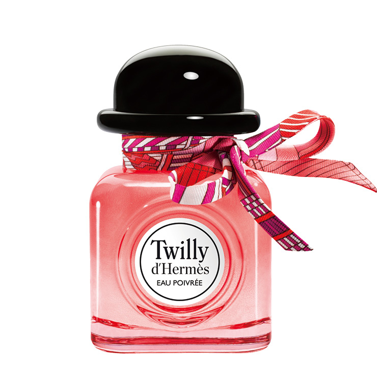 자유롭고 생동감 넘치는 여성을 향으로 표현한다면 이런 모습 아닐까? 풍성한 핑크 페퍼에 풋풋한 텐더 로즈를 더해 상큼하면서도 화사한 향을 연출했다. 고트윌리 데르메스 오 프와브레, 50ml, 13만8천원, Herm&egrave;s. 