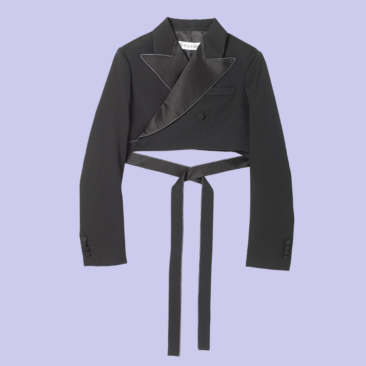 스트랩 장식의 블랙 재킷은 1백38만5천원, JW Anderson by Hanstyle.com.