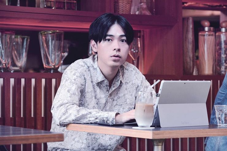 영화 <스마트폰을 떨어트렸을 뿐인데> 스틸