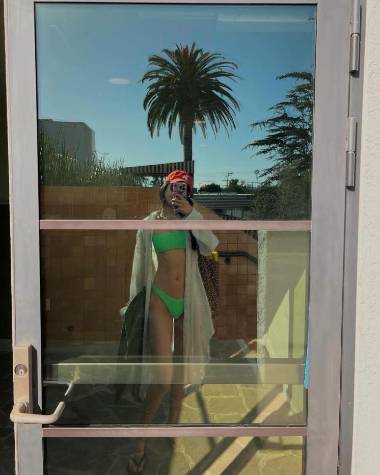 손나은 
