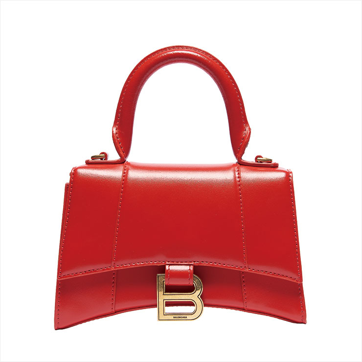곡선과 직선의 적절한 조화가 돋보이는 레드 컬러 토트백은 1백68만원, Balenciaga.