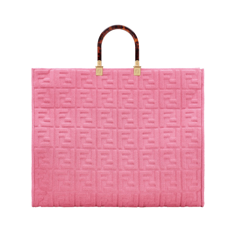 핑크 컬러의 라지 토트백은 3백10만원, Fendi.
