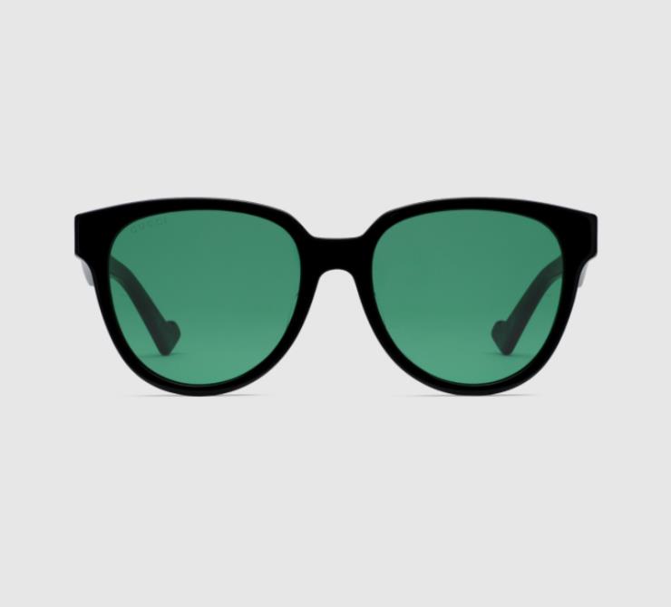 코가 길고 눈이 짧은 얼굴에 잘 어울리는 디자인. 스페셜 핏 라운드 프레임 선글라스. 45만원, 구찌.