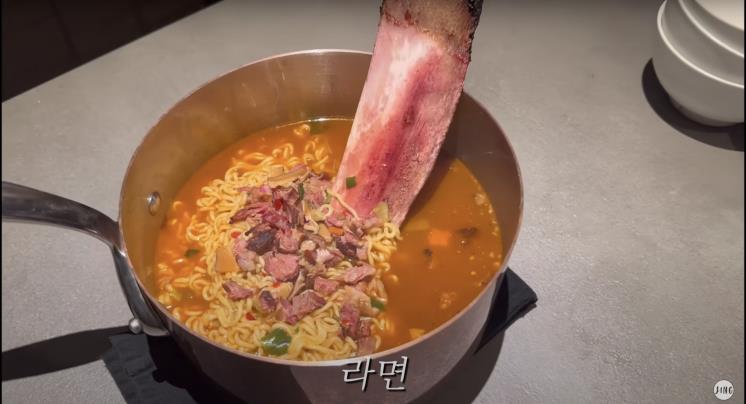 ‘지연 JIYEON’ 유튜브 영상 캡처