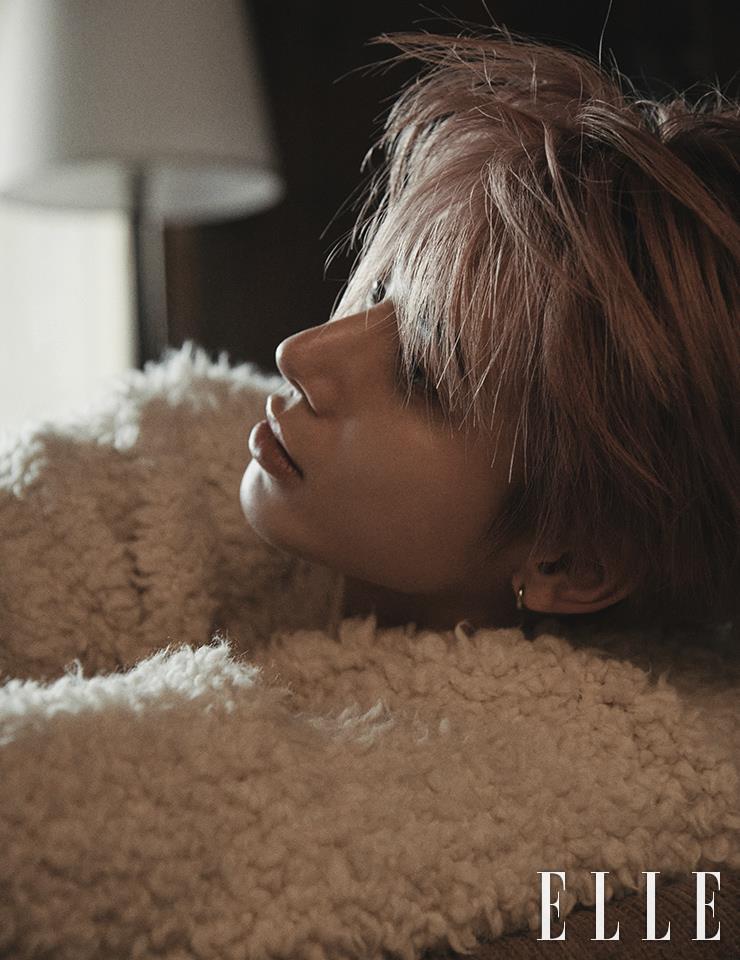 벌키한 아이보리 스웨터는 Isabel Marant Homme.