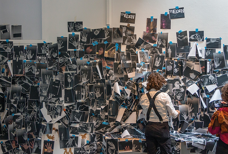 메인 전시장인 프리데리치아눔에선 ‘공동체’ ‘참여’ 등 도큐멘타 15를 지배하는 ‘룸붕’의 가치를 발견할 수 있는 기회가 많다.