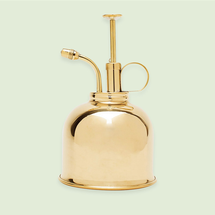 영국의 가드닝 용품 제조사 하우즈가 만든 고급스럽고 현대적인 미스트 스프레이. 4만2천원, 하우즈 by FF 컬렉티브.