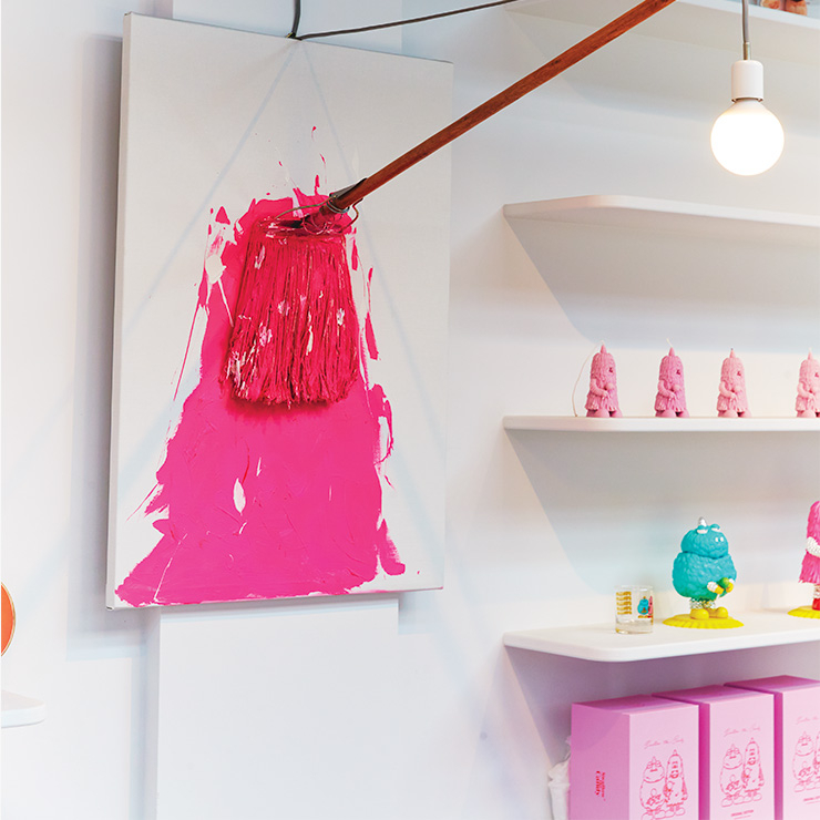 요니가 업사이클링한 조명이 크리에이티브 랩에 설치돼 있다. 