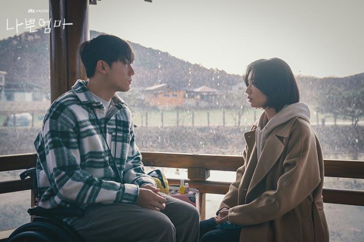 <나쁜 엄마> 이도현과 안은진 
