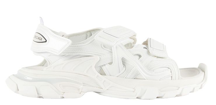 역동적인 디테일의 스포티 샌들은 80만원, Balenciaga.