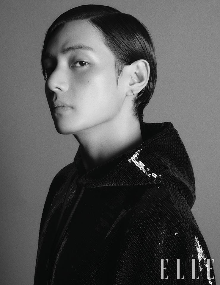 스팽글 후디드 톱은 Celine Homme.