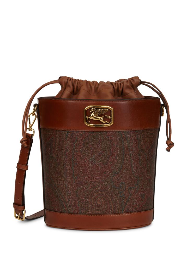 에트로 페가소 버킷 백 - 영원한 클래식 페이즐리 패턴에 페가소 로고를 더한 버킷 백. 
