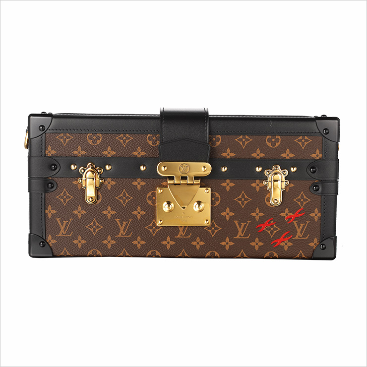 잠금장치가 유니크한 모노그램 패턴의 ‘쁘띠뜨 말 이스트웨스트 백’은 가격 미정, Louis Vuitton.