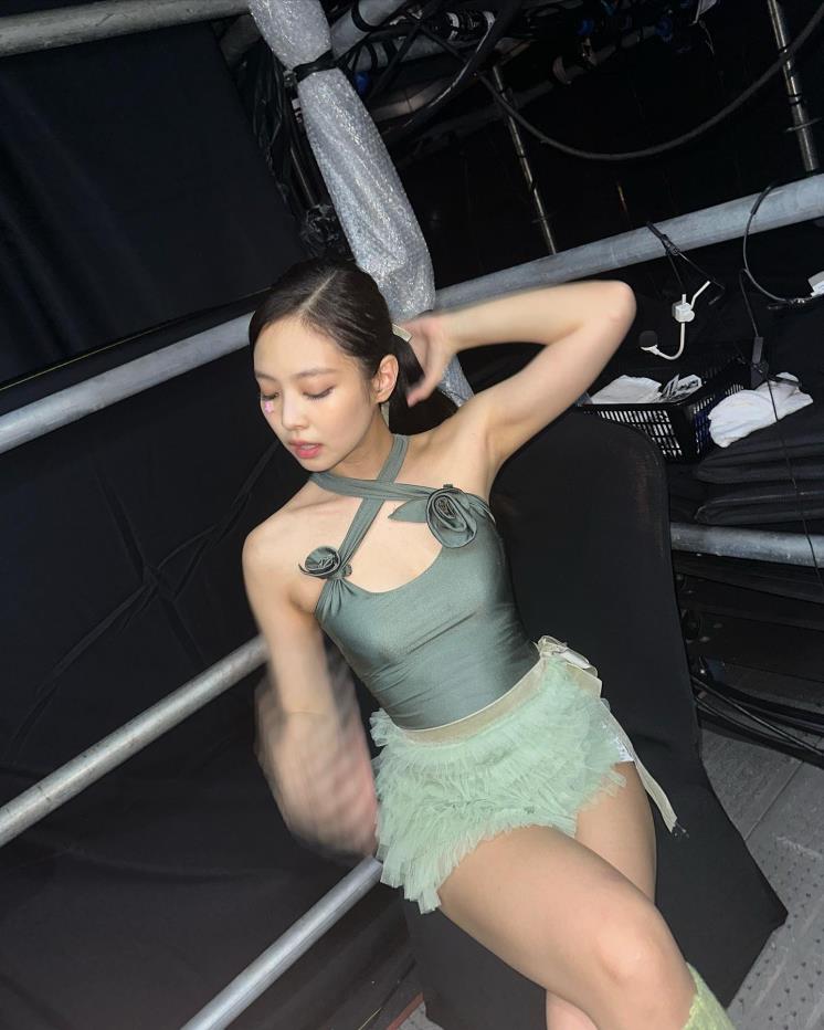 @jennierubyjane
