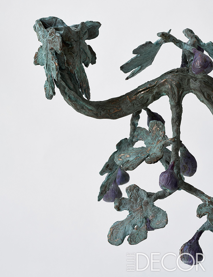 세츠코의 청동 조각 작품 ‘Chandelier(Figuier coloré)’(2021), Hand painted bronze. Thomas Lannes, Courtesy of Gagosian/©SSetsuko