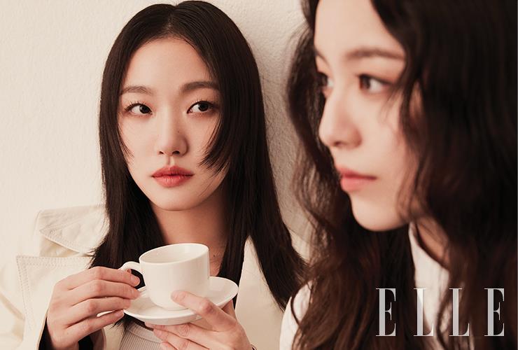 김고은이 입은 코트는 Bottega Veneta. 박지후가 입은 셔츠는 Dior.
