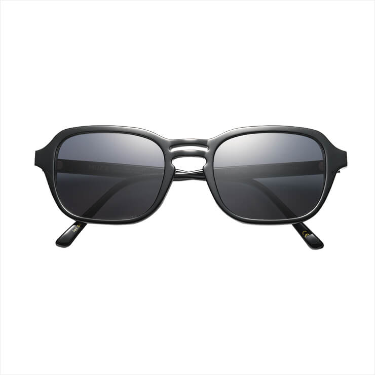 선글라스는 23만8천원, Muzik.