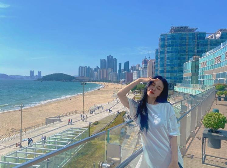 친구들과 호캉스를 떠난 한예슬
